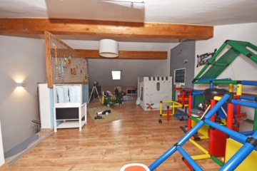 DIETZ: Junges Familienhaus mit angrenzendem idyllischen Waldgrundstück in Laufach zu verkaufen! - Schlafzimmer 3 teilbar (668525)