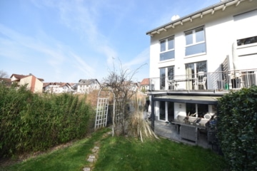 DIETZ: Junges Familienhaus mit angrenzendem idyllischen Waldgrundstück in Laufach zu verkaufen! - Garten (668491)