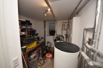 DIETZ: Junges Familienhaus mit angrenzendem idyllischen Waldgrundstück in Laufach zu verkaufen! - Heizungsraum Hausanschlussraum (668532)