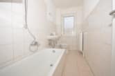 DIETZ: Modernisierte 2-Zimmer-Wohnung Einbauküche inkusive - überdachter Balkon - Tageslichtbad mit Badewanne