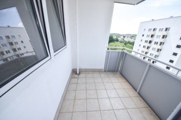 DIETZ: Renovierte 4-Zimmer-Eigentumswohnung im 10. OG in in Sachsenhausen! - Balkon (677679)