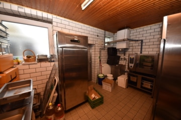 DIETZ: Voll eingerichteter, gut laufender Imbiss sofort zur Übergabe! TOP GESCHÄFTSLAGE am Bahnhof! - Lagerraum Tiefkühlschrank Konvektomat (645928)
