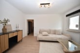 DIETZ: Voll-möblierte Wohnung - Am Floßhafen Aschaffenburg zu vermieten! PKW-Stellplatz und Balkon! - Wohnzimmer