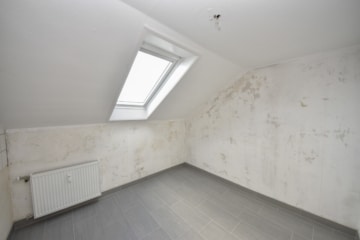 DIETZ: Sanierte 2-Zimmer-Wohnung im Dachgeschoss eines 6-Familienhauses! Optionale Garage! - Küche (674433)