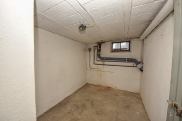 DIETZ: Sanierte 2-Zimmer-Wohnung im Dachgeschoss eines 6-Familienhauses! Optionale Garage! - Kellerraum (674438)