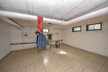 DIETZ: Sanierte 2-Zimmer-Wohnung im Dachgeschoss eines 6-Familienhauses! Optionale Garage! - gemeinschaftlicher Trockenraum (674439)