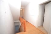 Treppenhaus - DIETZ: KOMPLETT-MÖBLIERTE 2-Zimmer-Wohnung! Möbelbilder folgen! Leidersbach