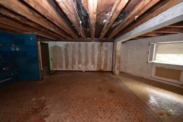 DIETZ: Gebäude mit vielen Nutzungsmöglichk.: Event-Location, Vergnügungsstätte, Wohnungen oder Büro - Zimmer mit Duschbad (621309)