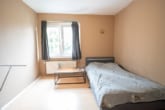 Schlafzimmer 1 von 2 - Vermietete 3-Zimmer-Eigentumswohnung im 1. Obergeschoss mit überdachtem Balkon!