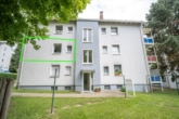 Außenansicht - Vermietete 3-Zimmer-Eigentumswohnung im 1. Obergeschoss mit überdachtem Balkon!