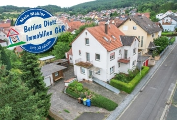 DIETZ: 2 Familienhaus im grünen mit kleinem Stallgebäude auf großem Grundstück!, 63589 Linsengericht, Zweifamilienhaus