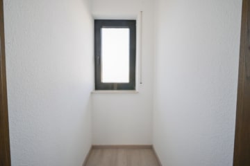 DIETZ: Sanierte und Modernisierte Obergeschosswohnung mit Balkon in Großostheim! - Abstellraum (676360)