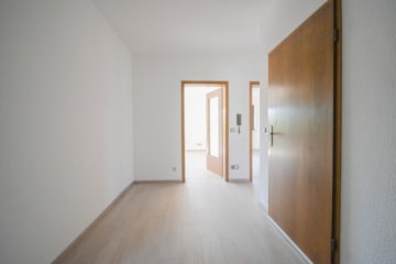 DIETZ: Sanierte und Modernisierte Obergeschosswohnung mit Balkon in Großostheim! - 4-DSC_5347 (676361)