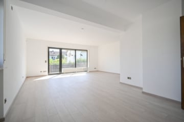 DIETZ: Sanierte und Modernisierte Obergeschosswohnung mit Balkon in Großostheim! - Wohn- und Esszimmer (676344)