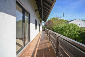 DIETZ: Sanierte und Modernisierte Obergeschosswohnung mit Balkon in Großostheim! - Balkon (676348)