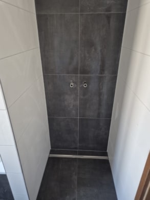 DIETZ: Erstbezug nach Sanierung! Modernisierte Obergeschosswohnung mit Balkon in Großostheim! - Dusche im Tageslichtbadezimmer (662899)