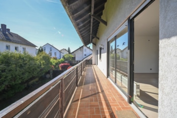 DIETZ: Sanierte und Modernisierte Obergeschosswohnung mit Balkon in Großostheim! - Balkon (676347)