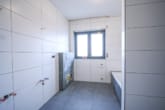 Tageslichtbadezimmer - DIETZ: Erstbezug nach Sanierung! Modernisierte Obergeschosswohnung mit Balkon in Großostheim!