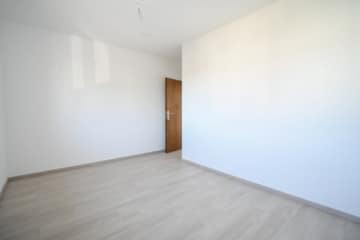 DIETZ: Sanierte und Modernisierte Obergeschosswohnung mit Balkon in Großostheim! - Schlafzimmer 2 von 3 (676354)