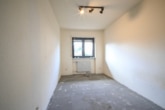 Schlafzimmer 3 von 3 - DIETZ: Erstbezug nach Sanierung! Modernisierte Obergeschosswohnung mit Balkon in Großostheim!