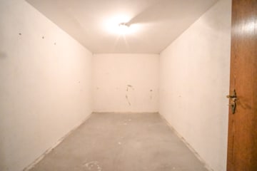 DIETZ: Erstbezug nach Sanierung! Modernisierte Obergeschosswohnung mit Balkon in Großostheim! - Kellerraum (662908)