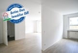 DIETZ: Vollmodernisierte 3 Zi. Wohnung mit Balkon, PKW-Stellplatz und Kellerraum! - Offener Wohn- Ess- und Schlafbereich