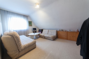 DIETZ: RESERVIERT! Modernisierungsbedürftiges Einfamilienhaus - Schlafzimmer 1 von 3 (642254)