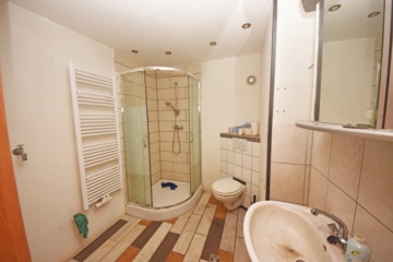 DIETZ: Gewerbehalle mit Büroflächen im Gewerbegebiet von Kleinwallstadt zu vermieten! - Duschbad Lagerhalle (670031)