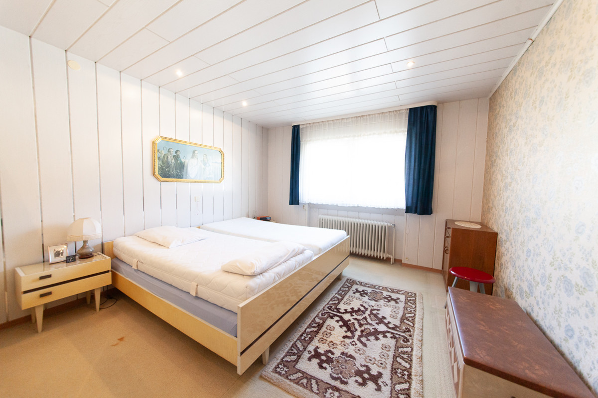 Schlafzimmer 1 von 2