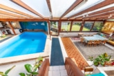 Schwimm- und Fitnessraum - Urlaubsfeeling! Haus mit Wintergarten, riesiger Schwimm- und Fitnesshalle in Neuenhasslau!