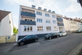 DIETZ: Erstbezug nach Sanierung! 3-Zimmer-Wohnung mit 2 Balkonen, Wärmepumpe und Garage! - Straßenansicht