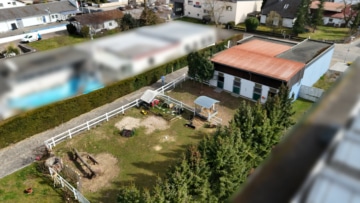 DIETZ: **RESERVIERT** Platz Für Ross und Reiter! Wohnhaus + Gewerbegebäude mit 6 Pferdestallungen! - Pferdestall mit Freifläche (644074)