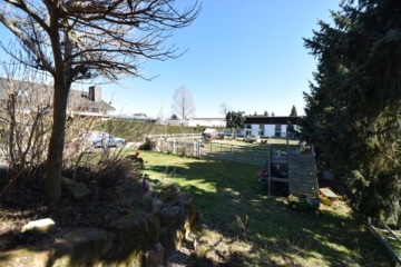 DIETZ: **RESERVIERT** Platz Für Ross und Reiter! Wohnhaus + Gewerbegebäude mit 6 Pferdestallungen! - Blick auf Pferdestall (644078)