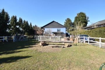 DIETZ: **RESERVIERT** Platz Für Ross und Reiter! Wohnhaus + Gewerbegebäude mit 6 Pferdestallungen! - 400qm Reitplatz (644079)