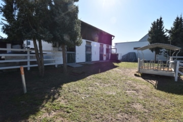 DIETZ: **RESERVIERT** Platz Für Ross und Reiter! Wohnhaus + Gewerbegebäude mit 6 Pferdestallungen! - 4 Stallungen + Winterpaddock (644084)