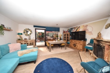 DIETZ: **RESERVIERT** Platz Für Ross und Reiter! Wohnhaus + Gewerbegebäude mit 6 Pferdestallungen! - Wohnzimmer (644092)