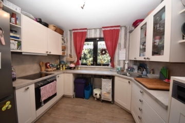 DIETZ: **RESERVIERT** Platz Für Ross und Reiter! Wohnhaus + Gewerbegebäude mit 6 Pferdestallungen! - Küche inkl Einbauküche (644098)