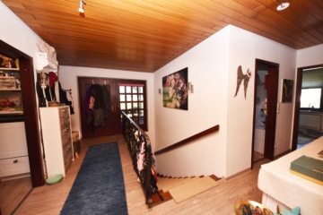 DIETZ: **RESERVIERT** Platz Für Ross und Reiter! Wohnhaus + Gewerbegebäude mit 6 Pferdestallungen! - Eingangsdiele (644101)