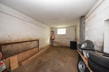 DIETZ: **RESERVIERT** Platz Für Ross und Reiter! Wohnhaus + Gewerbegebäude mit 6 Pferdestallungen! - Pferdestall 6 oder Garage (644118)