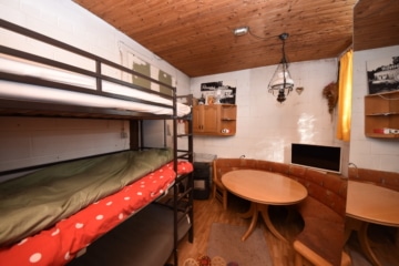 DIETZ: **RESERVIERT** Platz Für Ross und Reiter! Wohnhaus + Gewerbegebäude mit 6 Pferdestallungen! - Reiterstube (644119)