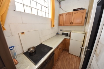 DIETZ: **RESERVIERT** Platz Für Ross und Reiter! Wohnhaus + Gewerbegebäude mit 6 Pferdestallungen! - Reiterstube Küche (644122)