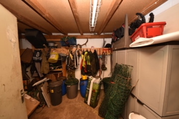 DIETZ: **RESERVIERT** Platz Für Ross und Reiter! Wohnhaus + Gewerbegebäude mit 6 Pferdestallungen! - Sattelkammer (644124)