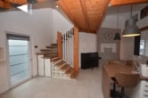DIETZ: Wohnhaus + Gewerbe im Mischgebiet von Schaafheim zu verkaufen! 150m vom neuen Pflegeheim! - Garderobe unter - Schuhschrank in Treppe