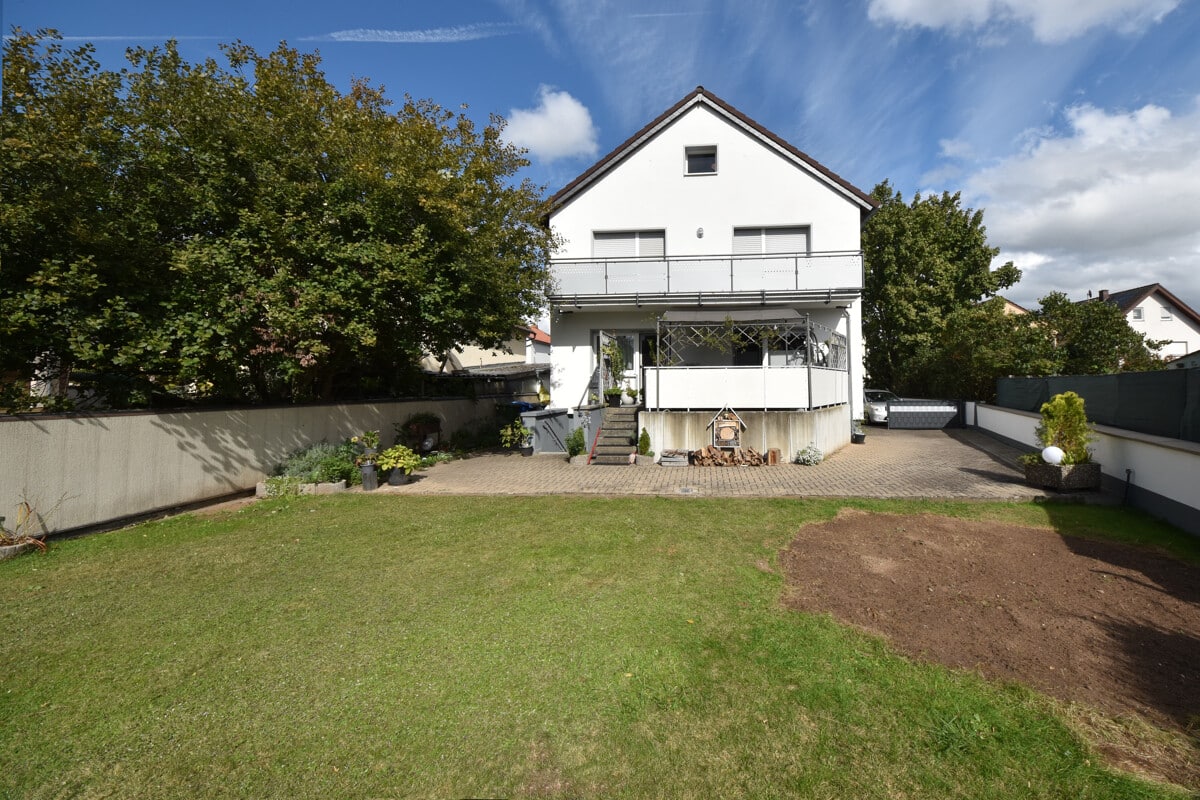 Modernisiertes 2-Familienhaus