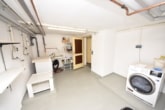 Gemeinsame Waschküche - DIETZ: 4-Zimmer-Wohnung – Balkon, gemeinsamer Garten, kinderfreundlich – Niedrige Energiekosten!