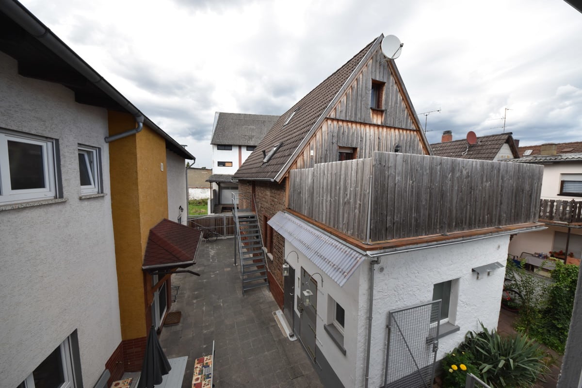 Blick auf 2-Familienhaus