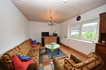 DIETZ: FREIWERDENDE 3 Wohnungen in 2 Häusern inklusive 3 Garagen, Innenhof und Garten Schaafheim - Nebengebäude OG Wohnzimmer (646871)