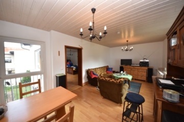 DIETZ: FREIWERDENDE 3 Wohnungen in 2 Häusern inklusive 3 Garagen, Innenhof und Garten Schaafheim - Nebengebäude OG Wohnzimmer (646872)