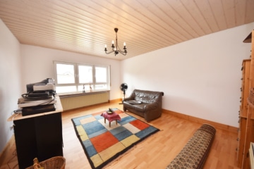 DIETZ: FREIWERDENDE 3 Wohnungen in 2 Häusern inklusive 3 Garagen, Innenhof und Garten Schaafheim - Nebengebäude Schlafen 2 von 3 OG (646873)