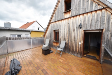 DIETZ: FREIWERDENDE 3 Wohnungen in 2 Häusern inklusive 3 Garagen, Innenhof und Garten Schaafheim - 2-Fam-Haus OG Dachterrasse2 (646885)